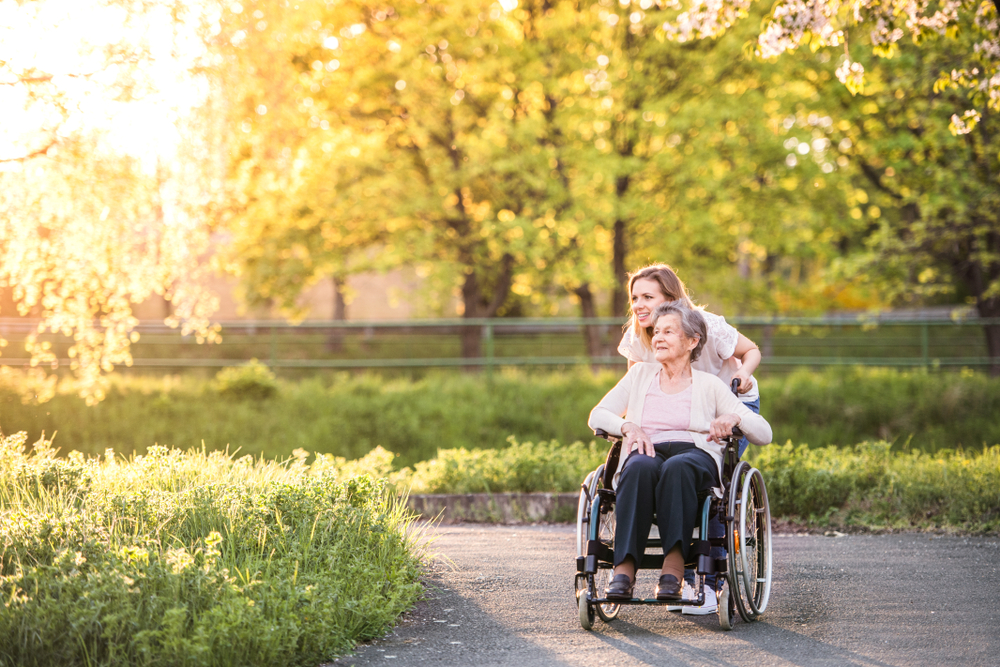 3 Benefits of Assisted Living for Wheelchair-Bound Seniors￼